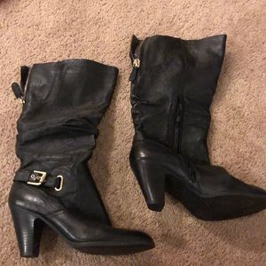 Black heeled guess boots with gold buckle